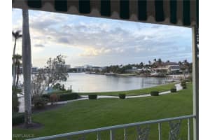 383 Harbour Dr 207, Naples