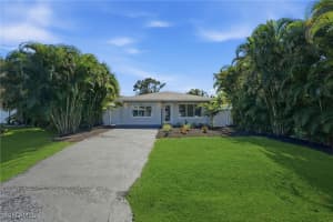 814 101st Avenue, Naples, FL 34108 - MLS#225079449