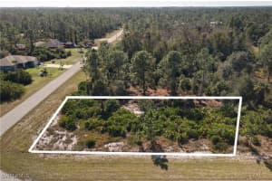828 Fullerton Avenue, Lehigh Acres, FL 33974 - MLS#225079474