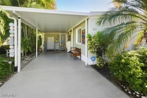 542 Charlemagne Boulevard, Naples, FL 34112 - MLS#225079503