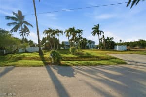 1138 Christopher Court, Naples, FL 34104 - MLS#225079615