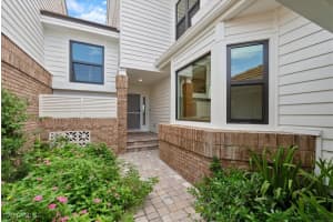 569 Park Shore Drive, Naples, FL 34103 - MLS#225079799