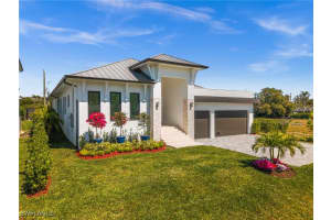 1045 Morningside Dr, Naples