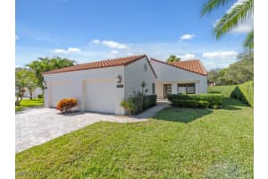 909 Reef Point Cir 7, Naples