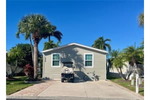 1115 Jade Lake Pt, Naples