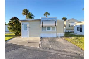 14 Pearl Dr 14p, Naples