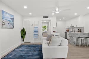 342 Harbour Dr 342, Naples