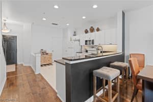 941 Hampton Cir 109, Naples