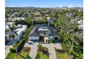 424 Spinnaker Drive, Naples, FL 34102 - MLS#225080673