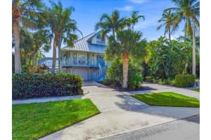 305 Colonial Ave, Marco Island