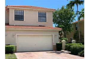 7515 Bristol Cir, Naples