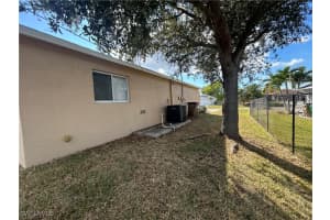 813 10th Place, Cape Coral, FL 33991 - MLS#225081333