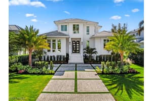 544 13th Ave S, Naples