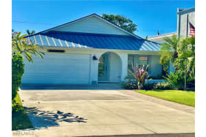 682 95th Avenue, Naples, FL 34108 - MLS#225081415