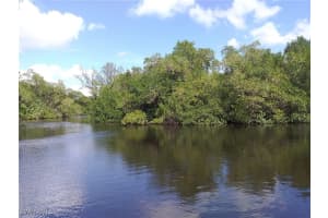 1551 Bembury Dr, Naples