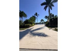 4677 Southern Breeze Drive, Naples, FL 34114 - MLS#225081592