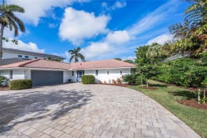 735 Parkview Ln, Naples