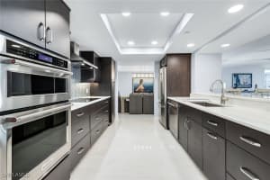 5601 TURTLE BAY Drive, Naples, FL 34108 - MLS#225081956