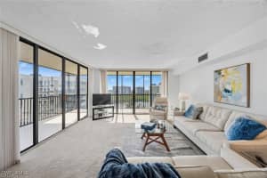 11 Bluebill Avenue, Naples, FL 34108 - MLS#225082098