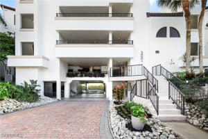 305 La Peninsula Boulevard, Naples, FL 34113 - MLS#225082223