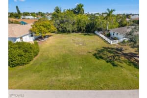 133 Cyrus St Marco Island, FL 34145 Sold 12/03/25
