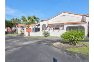 355 Bay Forest Dr 3a, Naples