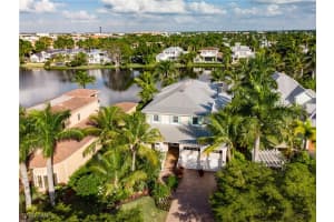 725 West Lake Dr, Naples