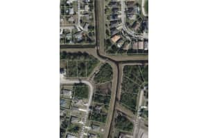370 Pembroke Street, Lehigh Acres, FL 33974 - MLS#225082544