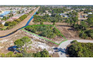 370 Pembroke Street, Lehigh Acres, FL 33974 - MLS#225082544