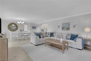 5964 Pelican Bay Boulevard, Naples, FL 34108 - MLS#225082665