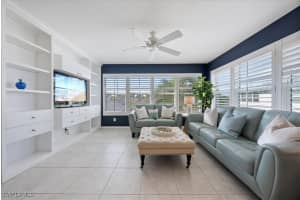 725 Neapolitan Way, Naples, FL 34103 - MLS#225082686