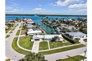 945 Sundrop Court, Marco Island, FL 34145 - MLS#225082739