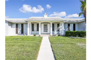 945 Sundrop Court, Marco Island, FL 34145 - MLS#225082739