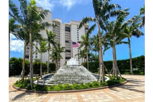 8665 Bay Colony Drive, Naples, FL 34108 - MLS#225082845