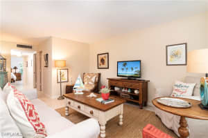 284 4th Street, Naples, FL 34102 - MLS#225082881