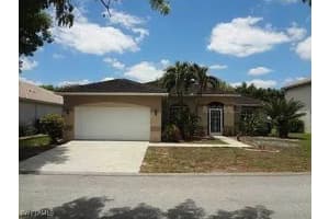 11082 Lakeland Cir, Fort Myers