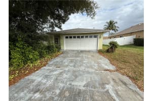 633 10th Place, Cape Coral, FL 33991 - MLS#225083013