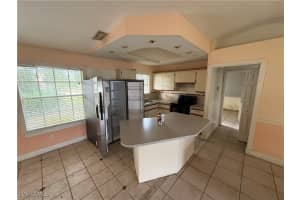 633 10th Place, Cape Coral, FL 33991 - MLS#225083013