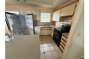 633 10th Place, Cape Coral, FL 33991 - MLS#225083013