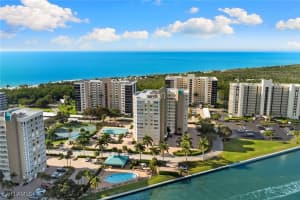 21 Bluebill Avenue, Naples, FL 34108 - MLS#225083054