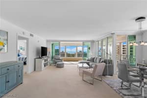 21 Bluebill Avenue, Naples, FL 34108 - MLS#225083054