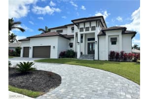 654 Bamboo Court, Marco Island, FL 34145 - MLS#225083069