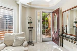 645 Via Mezner Viaduct, Naples, FL 34108 - MLS#225083210