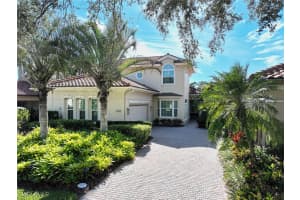 1324 Via Portofino, Naples