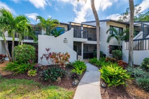 1806 Kings Lake Blvd 203, Naples