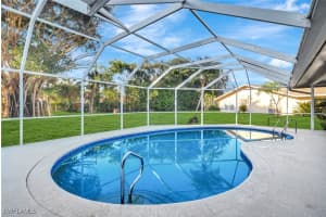 307 Country Club Dr, Naples