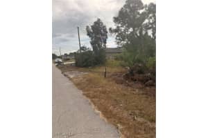 2709 27th Street, Lehigh Acres, FL 33976 - MLS#225083625