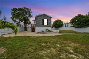 18 Royal Cove Dr, Naples