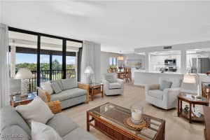 15 Bluebill Avenue, Naples, FL 34108 - MLS#225083795