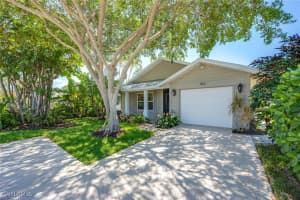 816 102nd Avenue, Naples, FL 34108 - MLS#225083856